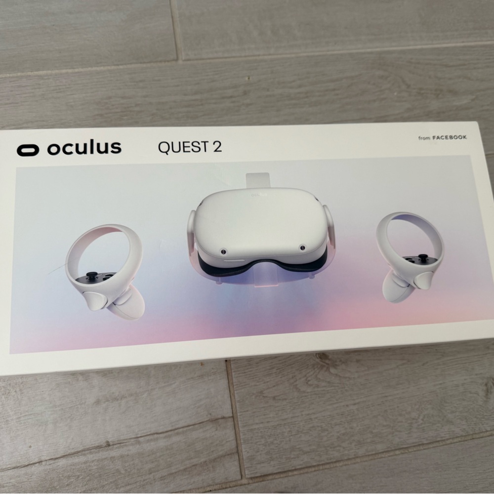 Oculus Standalone VR Headset White Sleek Design